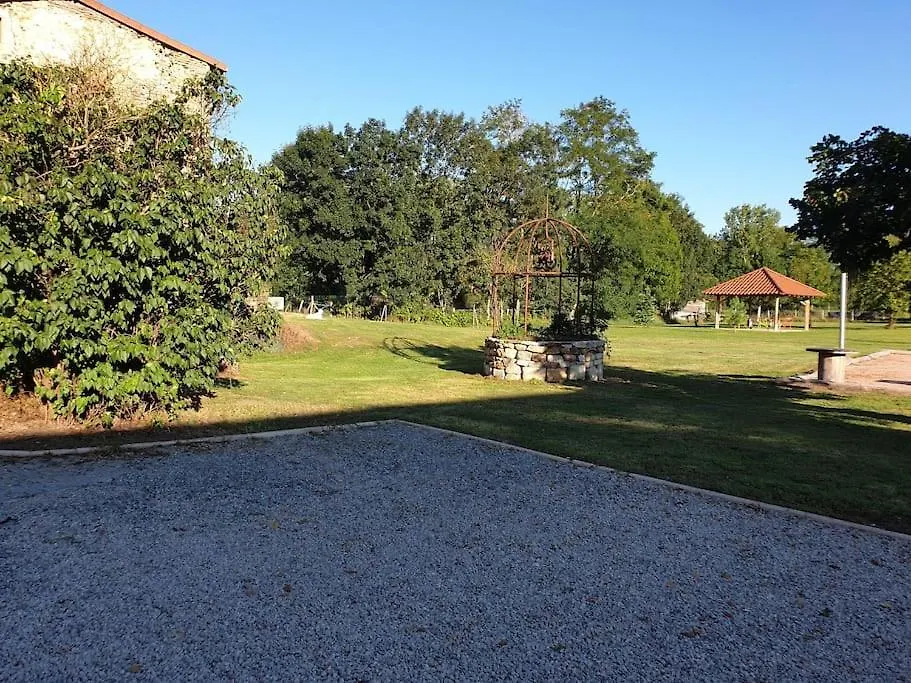 Guest house Tour De Charme Atypique Hotel Beauregard-l'Eveque