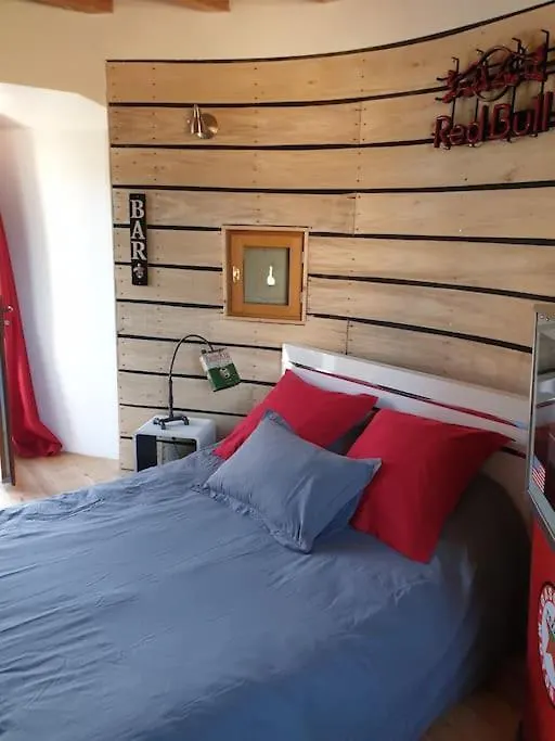 Guest house Tour De Charme Atypique Hotel Beauregard-l'Eveque